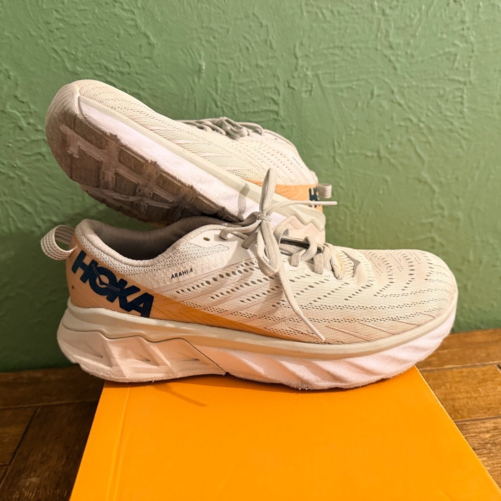 Hoka One One Arahi 4 Running Shoes (Nimbus Cloud/Lunar Rock)